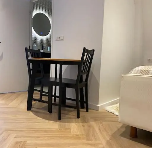 Center Terrace With Iconic View