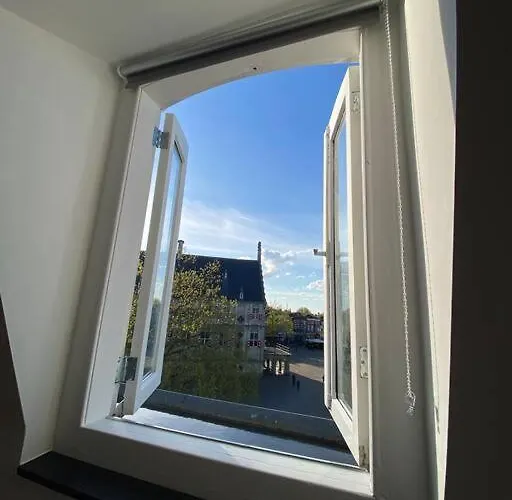 Apartment Center Terrace With Iconic View