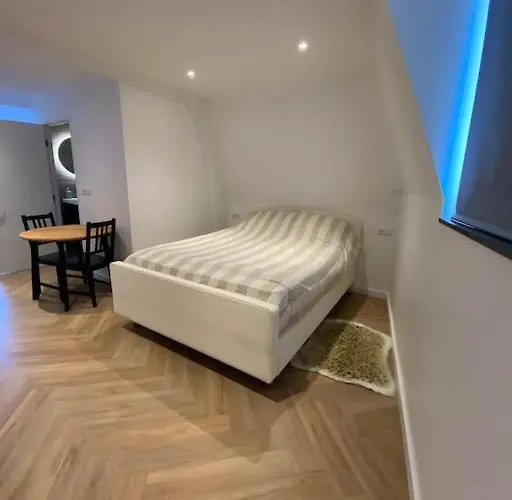 Apartment Center Terrace With Iconic View