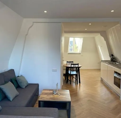 Center Terrace With Iconic View 고우타